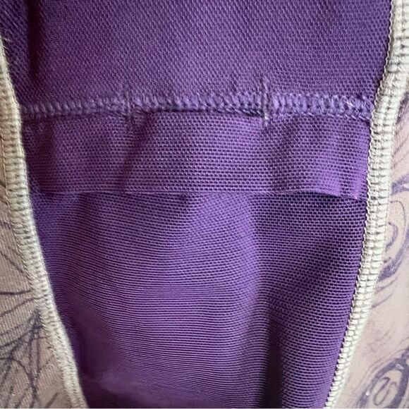 Lululemon Tank with Built in Support. Lulu Symbol Featured Power Y 4‎ Pocket - Picture 3 of 7